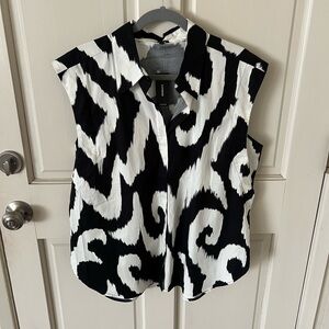 Express Black and White Patterned Sleeveless Top sz XL